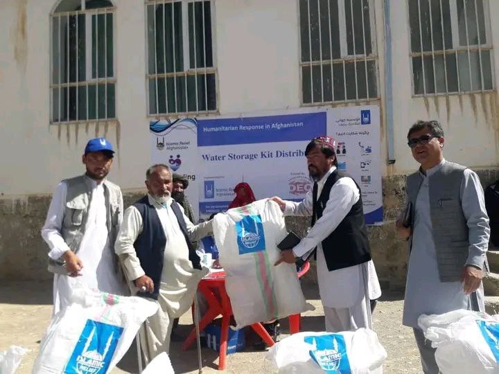 مساعدت مؤسسات کمک کننده برای ۱۳۰۰خانواده افغانستانی در هفته گذشته + تصاویر مساعدت مؤسسات کمک کننده برای ۱۳۰۰خانواده افغانستانی در هفته گذشته + تصاویر