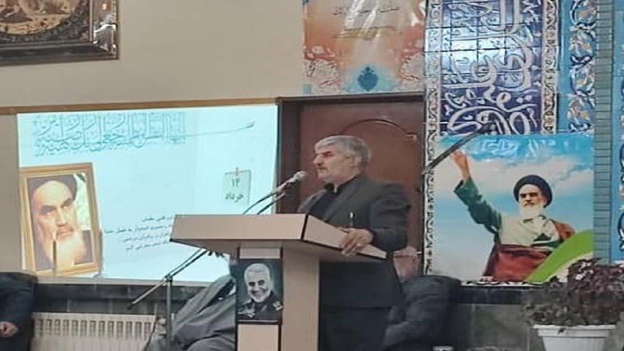 امام خمینی قدرت جدیدی را بین دو ابرقدرت شرق و غرب به وجود آورد