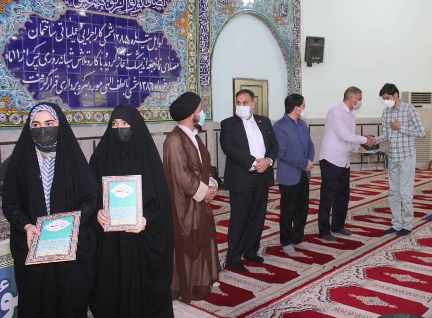 تجلیل از دانش آموزان برگزیده مسابقات قرآنی