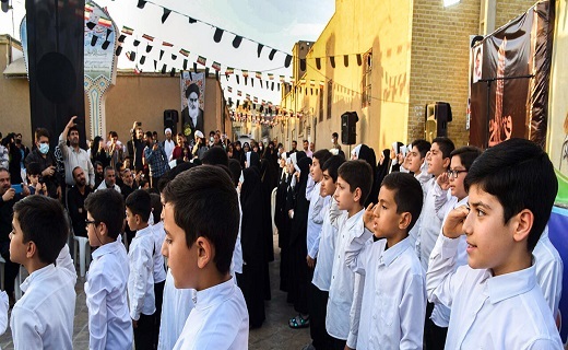 حضور مردم در خانه امام خمینی (ره) در قم+تصاویر
