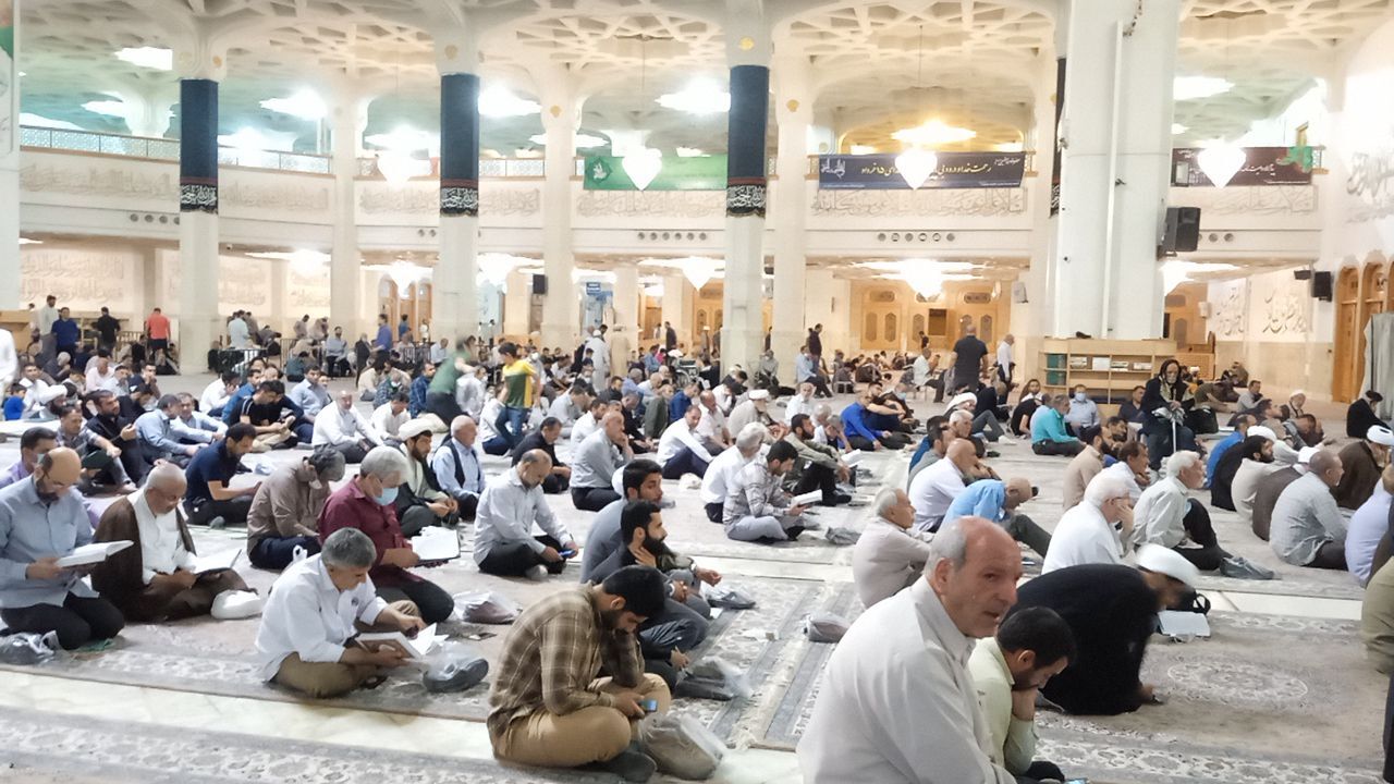 گرامیداشت یاد امام (ره) و شهدای ۱۵ خرداد در حرم حضرت معصومه(س)
