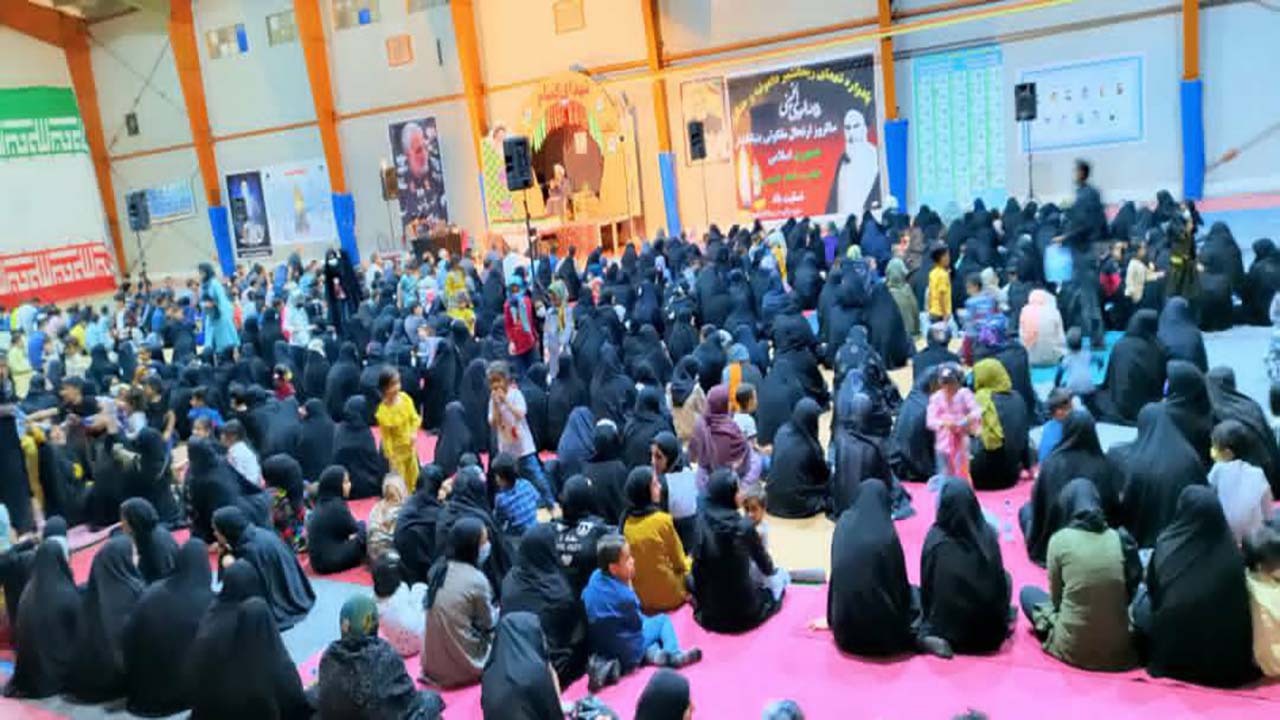 یادواره ۱۰۰ شهید در زرند برگزار شد