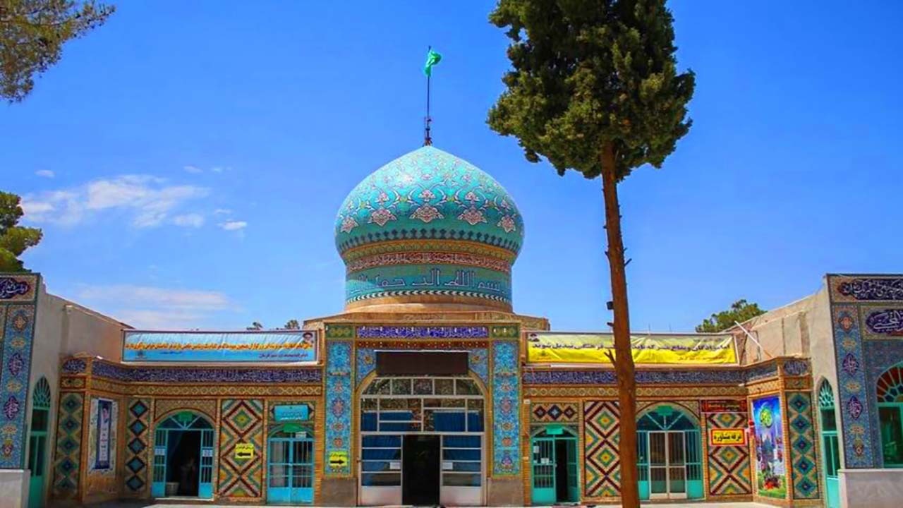 حدود ۲۵۰ امامزاده  و بقاع متبرکه در استان کرمان وجود دارد