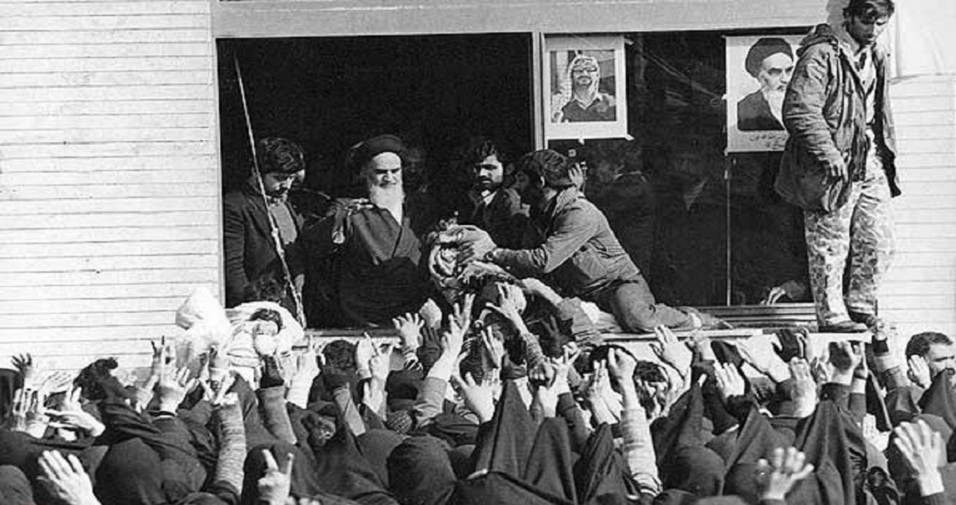 وقتی امام (ره) برای شستن ظرف‌ها از محافظش پیشی می گرفت