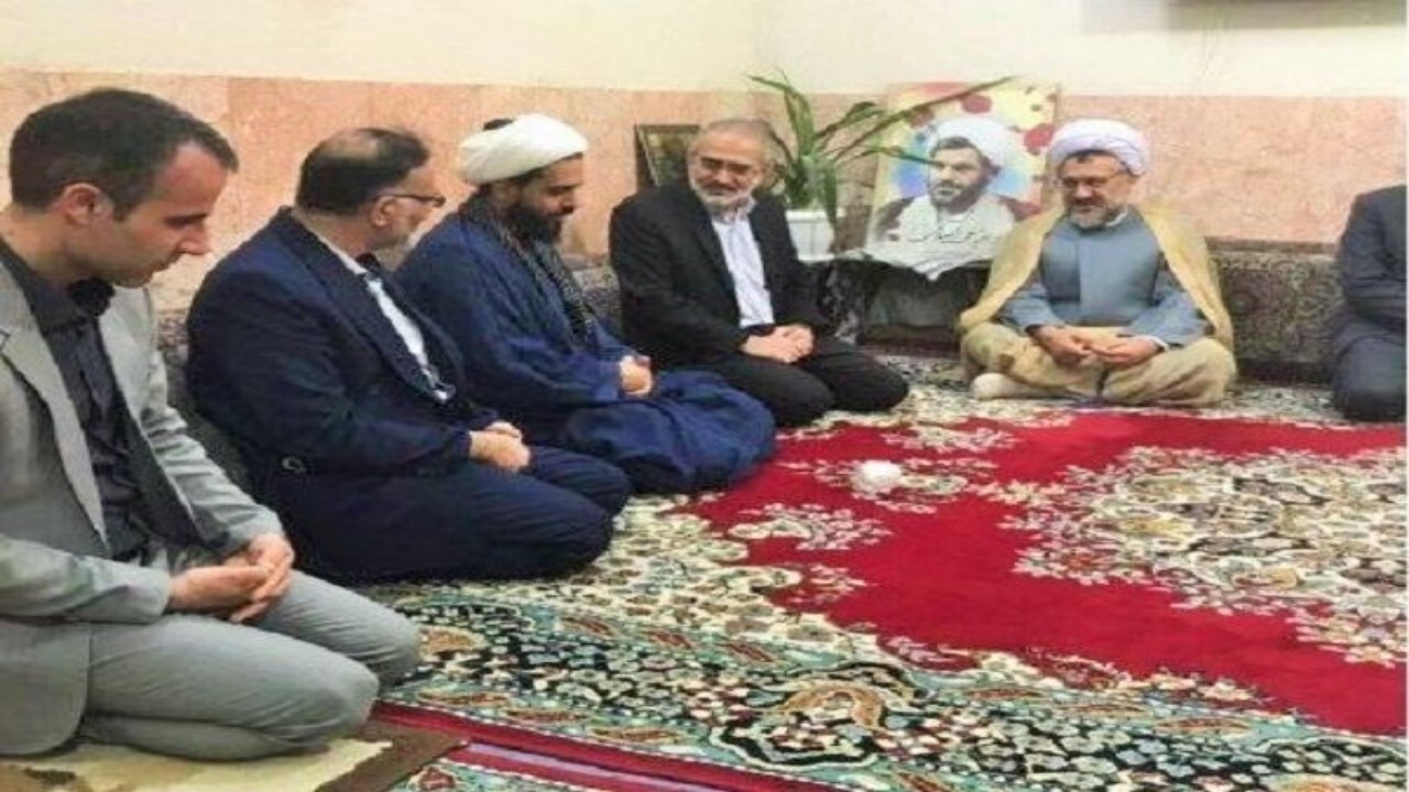 دیدار معاون رئیس جمهور با خانواده شهید حمله تروریستی حرم رضوی