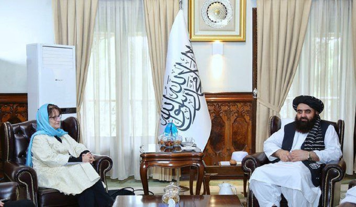دیدار سرپرست وزارت خارجه طالبان با نماینده دبیرکل سازمان ملل برای افغانستان