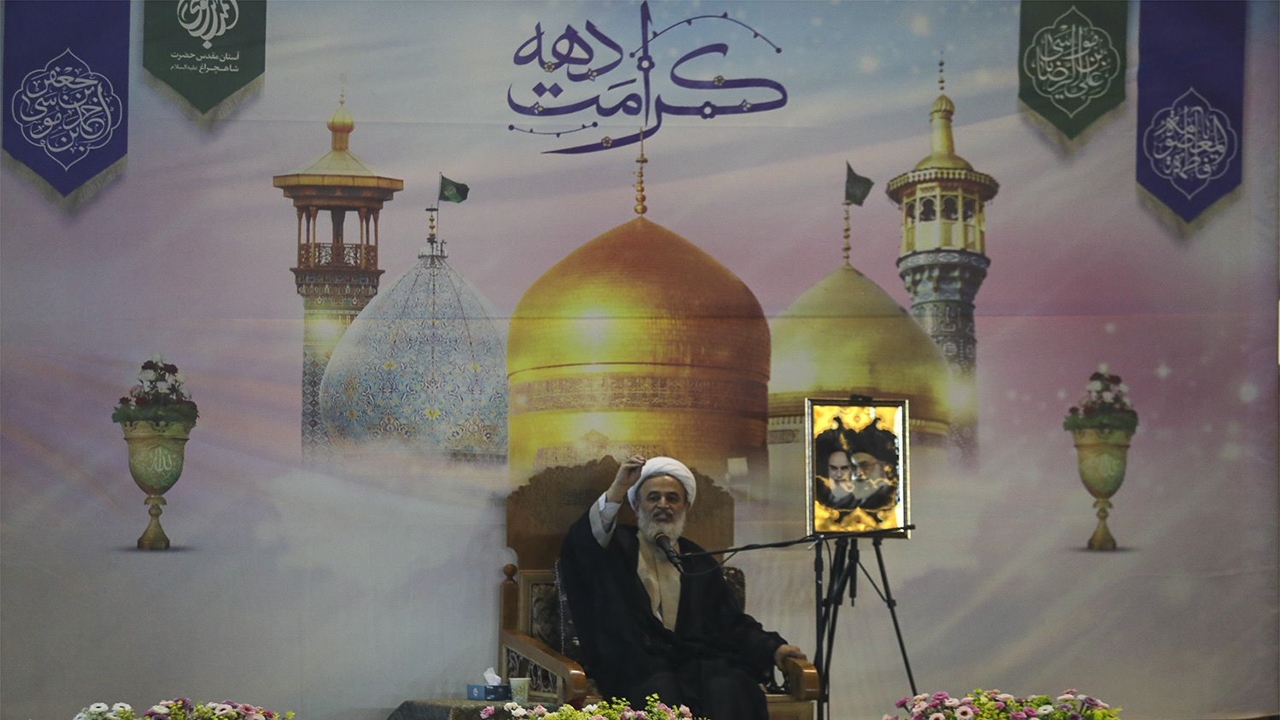 مکتب شیعه به بار آوردن اهل تکلیف می‌پردازد