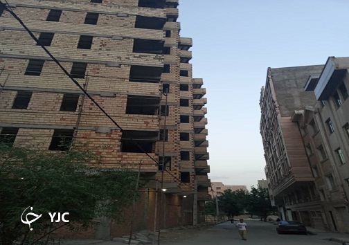 ساختمان چندین طبقه گرمدره و نگرانی ها از ریزش