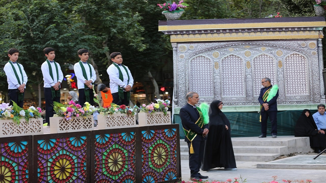 برپایی غرفه‌های آستان قدس رضوی در گذر فرهنگی چهارباغ + تصاویر