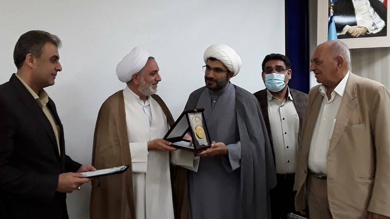 اهدای مدال جوانمردی و پهلوانی کشور به قاضی کرمانی