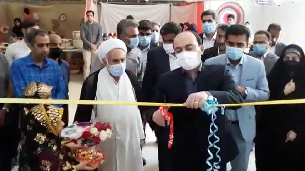 افتتاح نمایشگاه صنایع دستی و مشاغل خانگی در بندرعباس