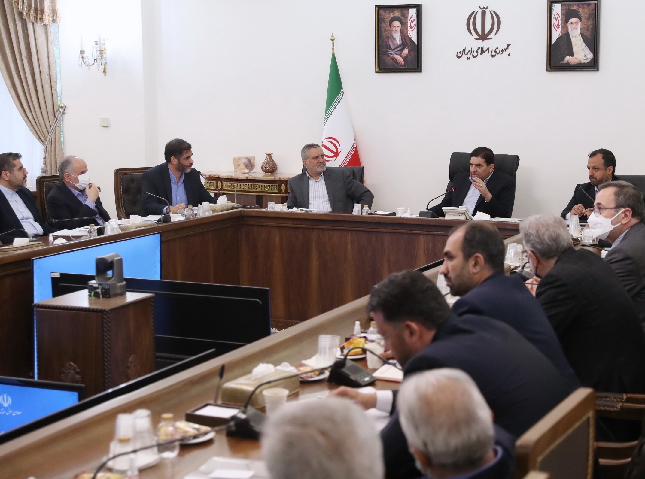 جذابیت صادرات در مناطق آزاد نسبت به واردات در این مناطق افزایش پیدا کند