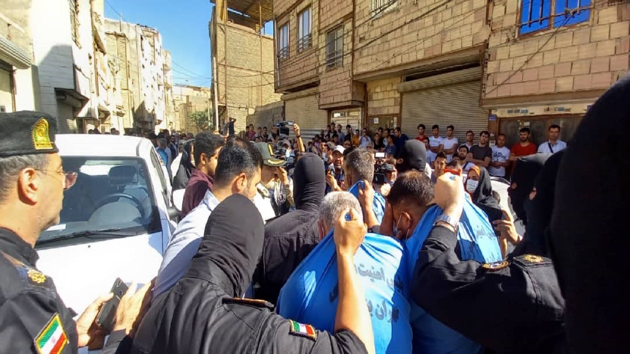 اراذل و اوباش محله مرتضی گرد گردانده شدند+ تصویر