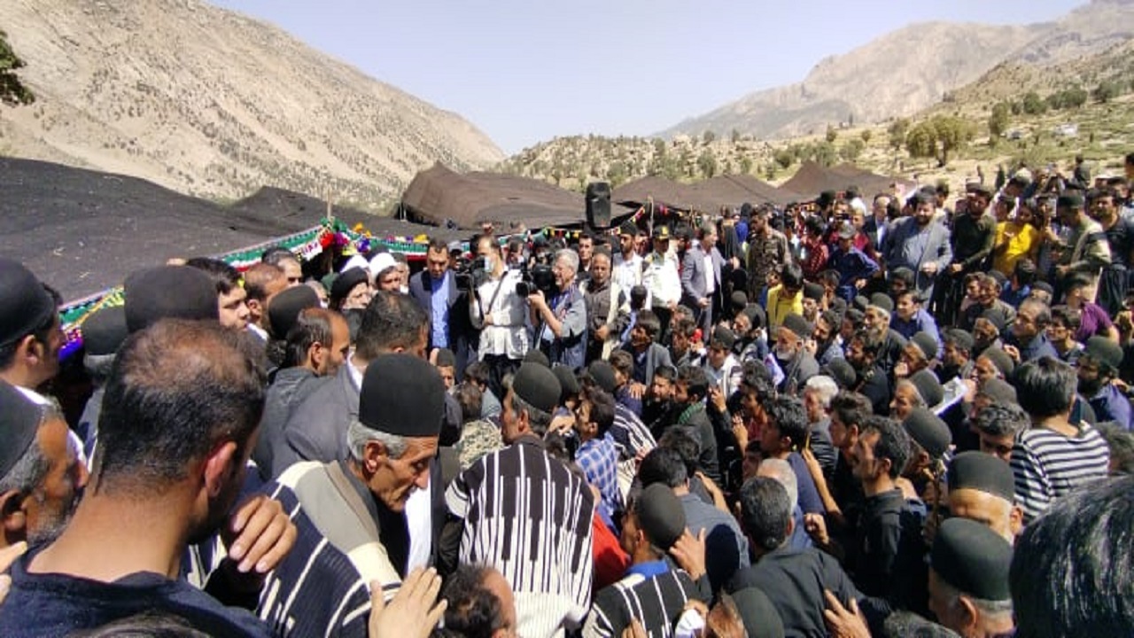 استقبال اهالی روستای لبد بازفت از رئیس جمهور+فیلم