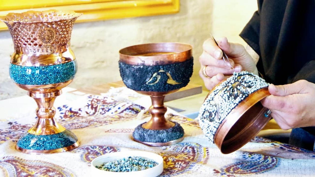 اجرای ۲۱۱ طرح صنایع دستی توسط کمیته امداد استان اصفهان