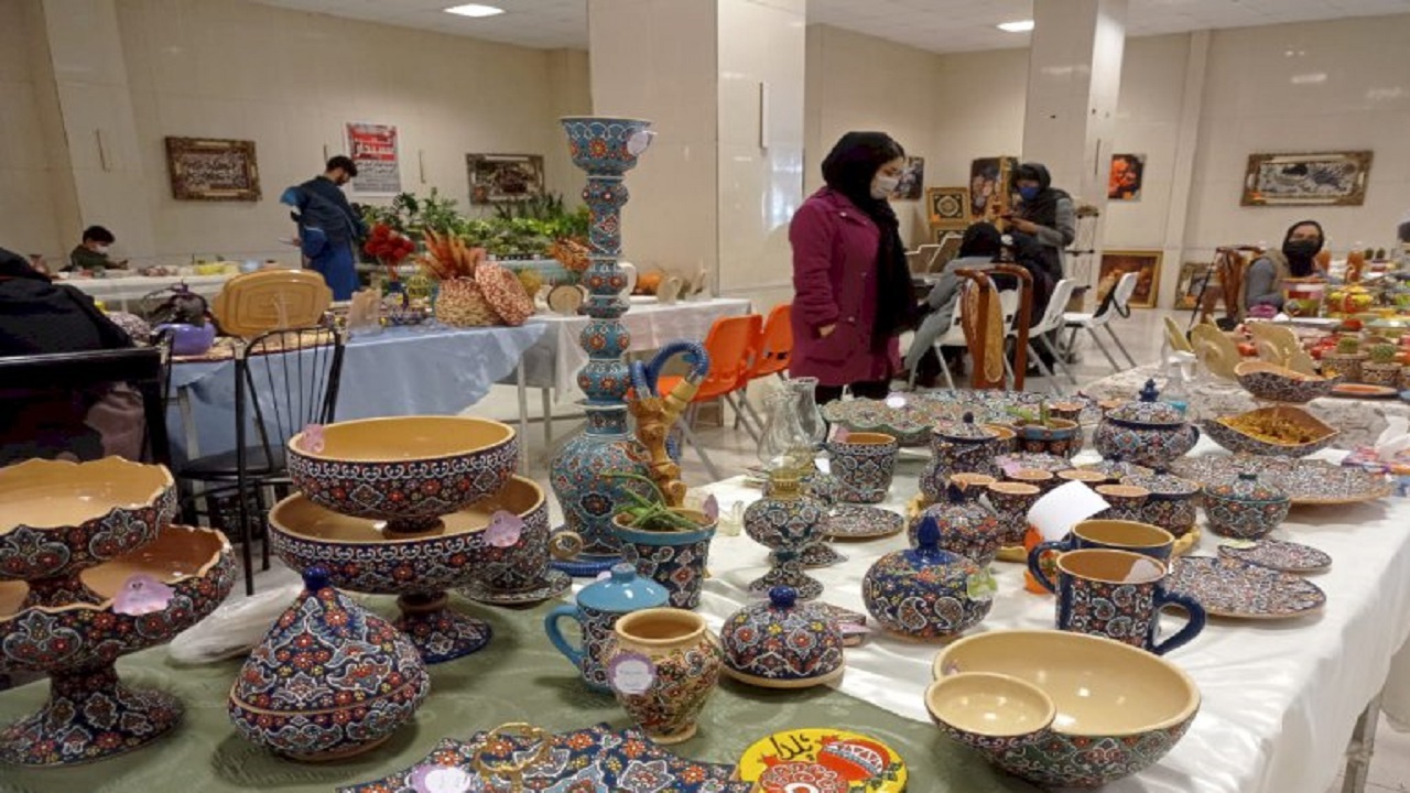 برپایی نمایشگاه بزرگ هنرمندان صنایع دستی در ملایر