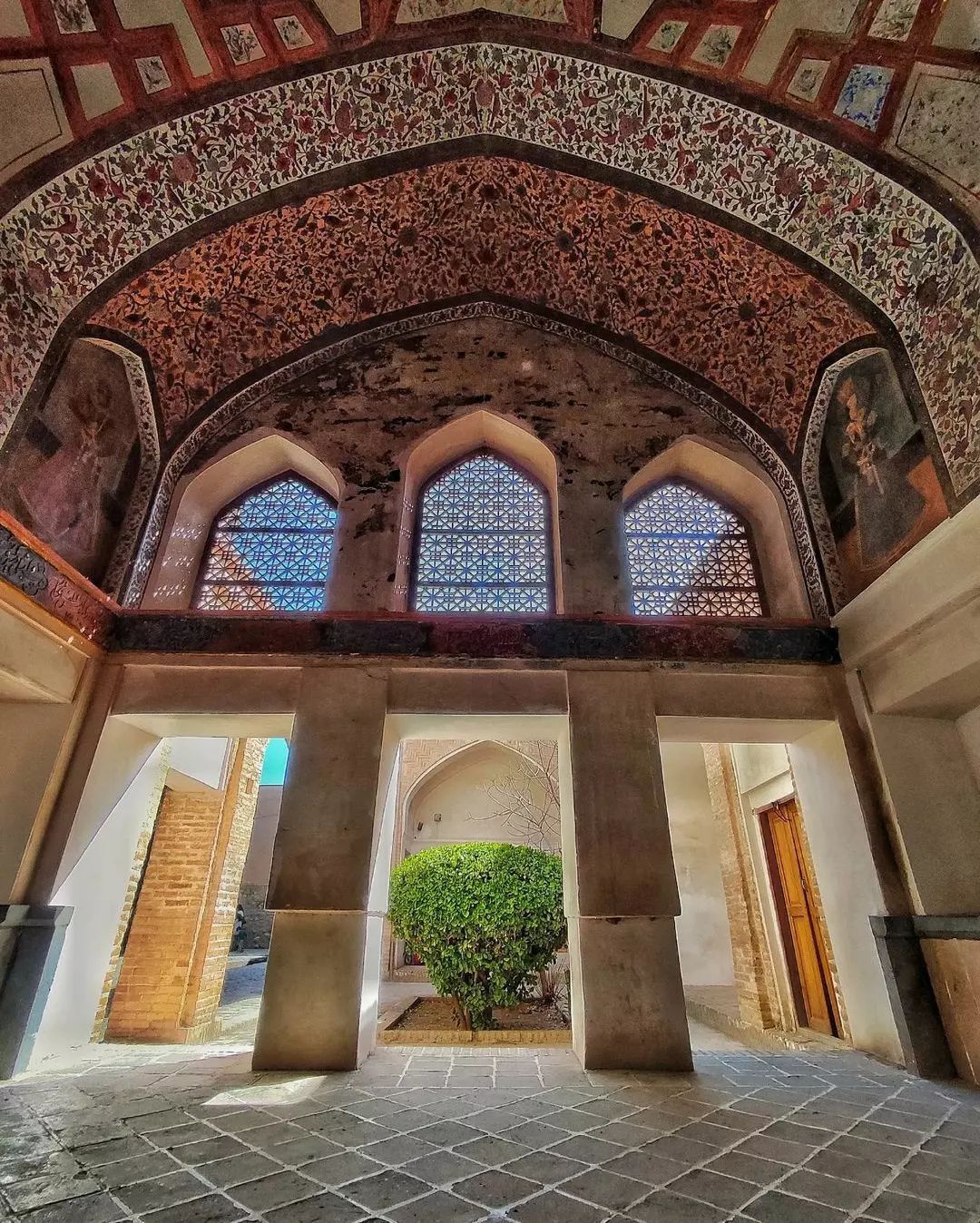 نگاهی تاریخی به باغ فین کاشان به روایت تصاویر