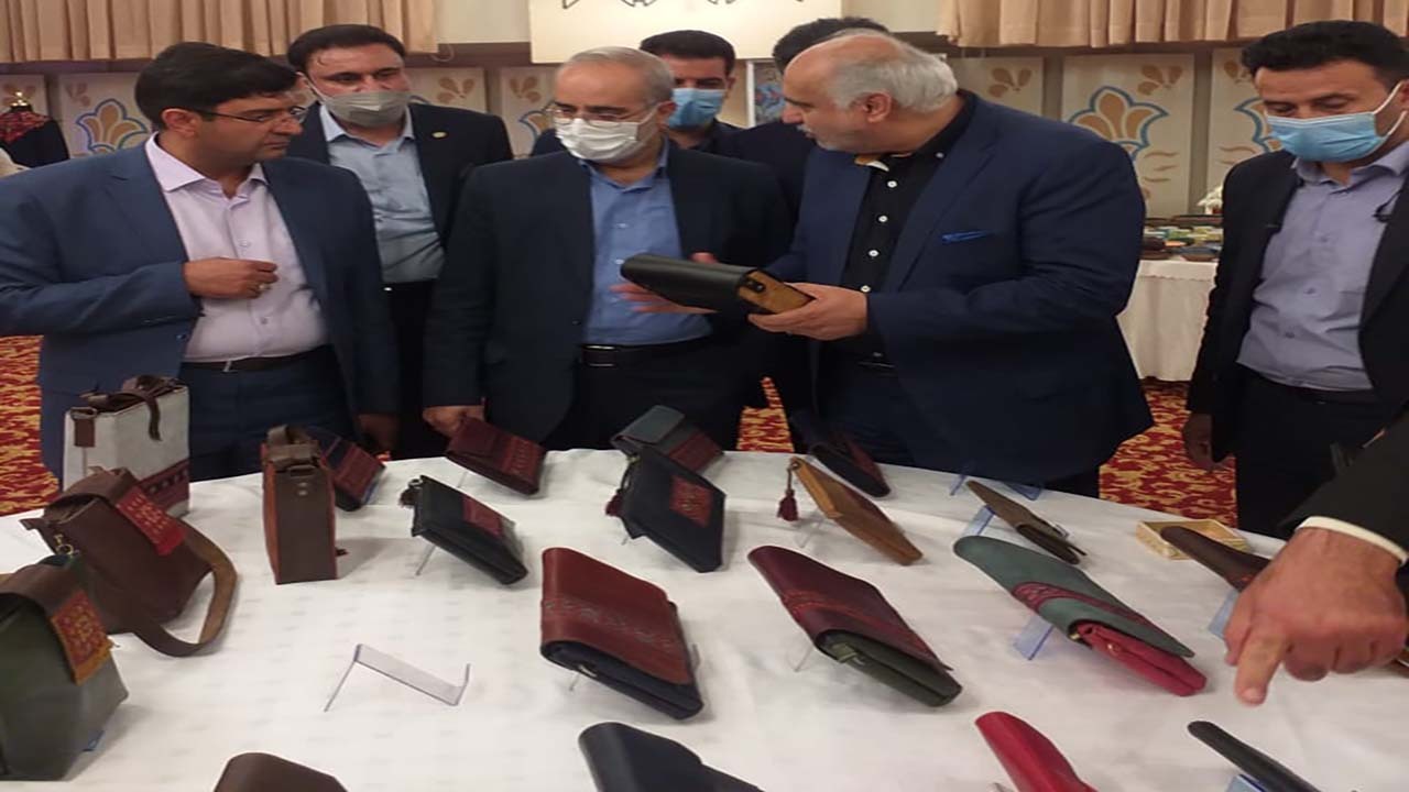 دستگاه‌ها و اداره‌های دولتی، صنایع‌دستی هدیه دهند