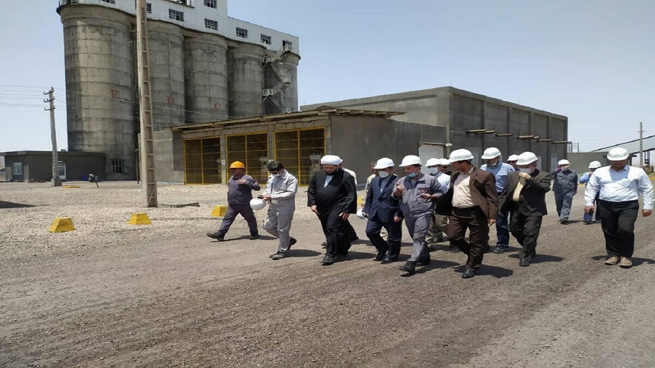 بازدید استاندار خراسان جنوبی از کارخانه‌های کک سازی طبس