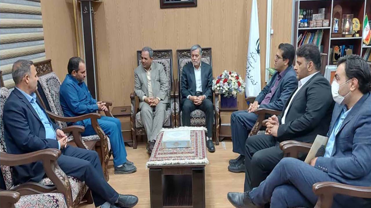 قرآن کتابت شده هنرمند سیرجانی، آماده تحویل به آستان قدس رضوی