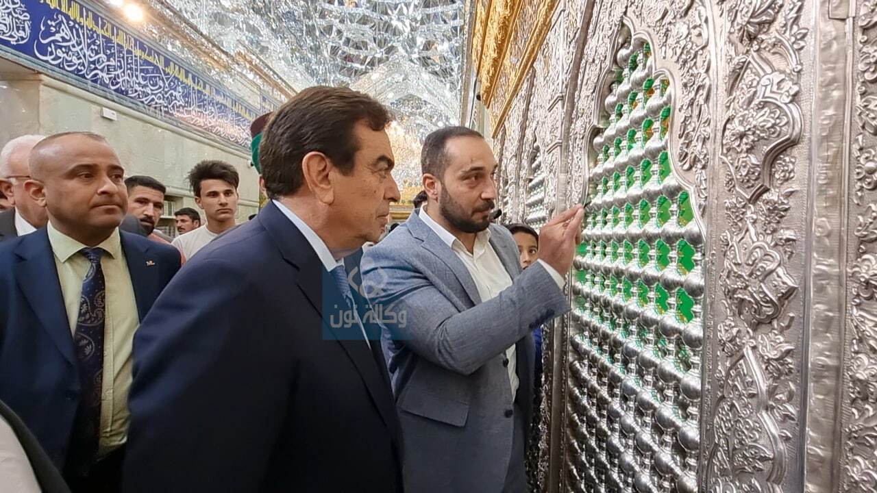 زیارت وزیر لبنانی از حرم امام علی ع
