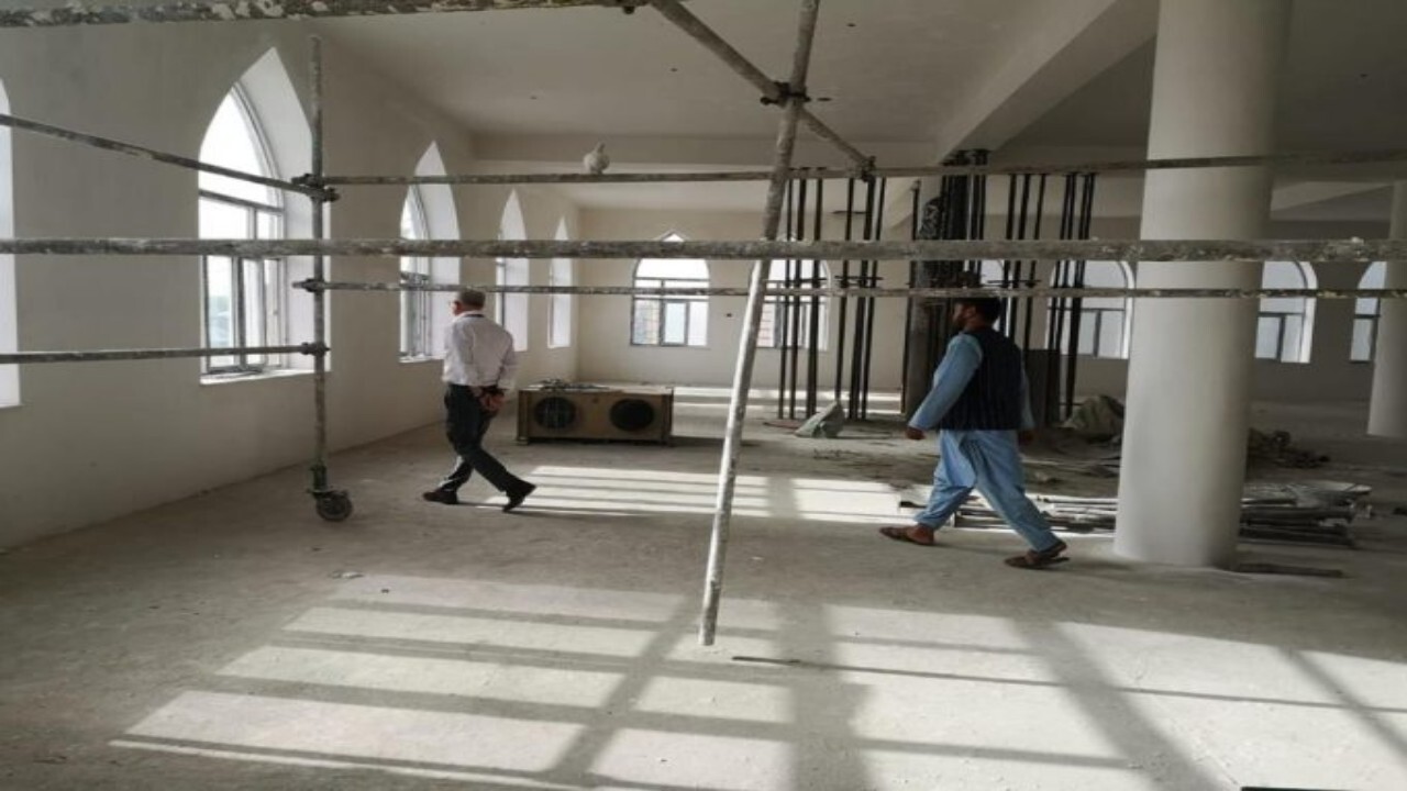 ریچارد بنت از مسجد «سه‌دکان» در شهر مزار شریف دیدن کرد