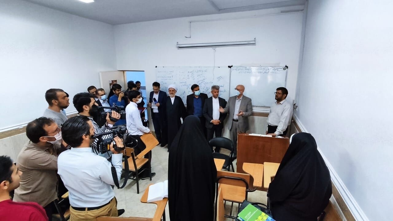 تاکید وزیر علوم بر حمایت از افراد خلاق برای تبدیل ایده به محصول