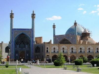 یک دهه در حصار داربست&zwnj;ها