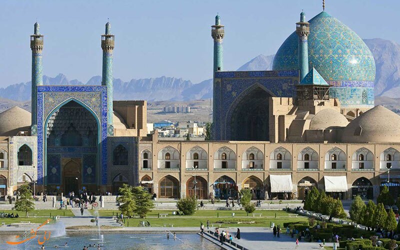 گنبد لاجوردی مسجد امام
