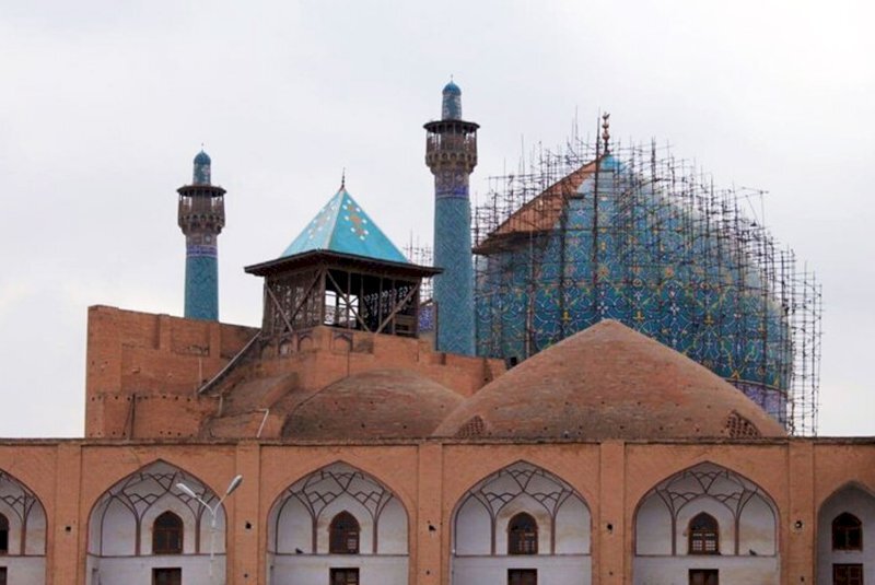 عملیان مرمت گنبد مسجد امام