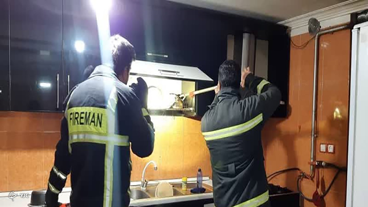 یک حلقه مار در منزل مسکونی مهاباد زنده گیری شد