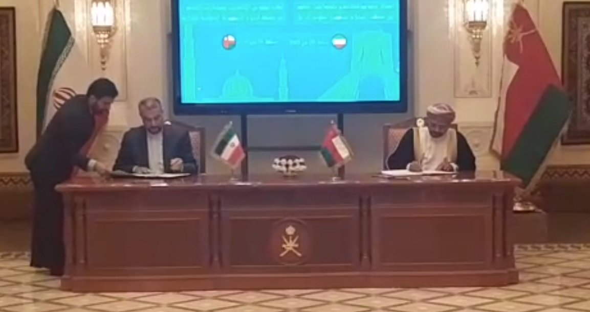 امضای ۱۲ سند همکاری و یادداشت تفاهم بین ایران و عمان