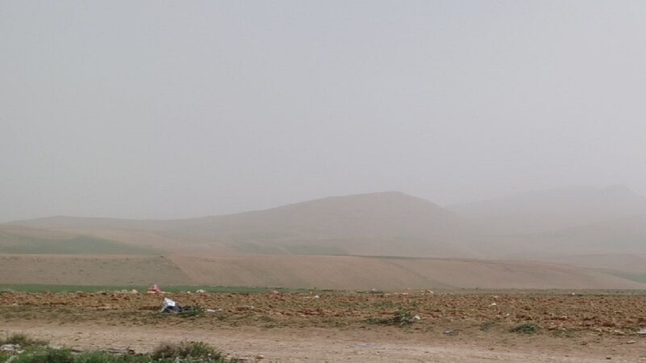 تندباد شدید با سرعت ۷۰ کیلومتر بر ساعت میاندوآب را در نوردید