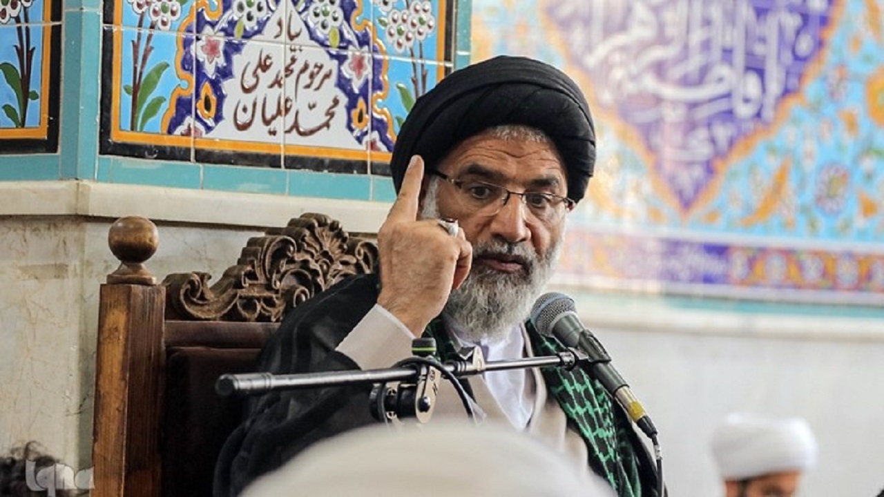 اموال احتکاری را با بهای کمتر در اماکن عمومی به مردم بفروشید