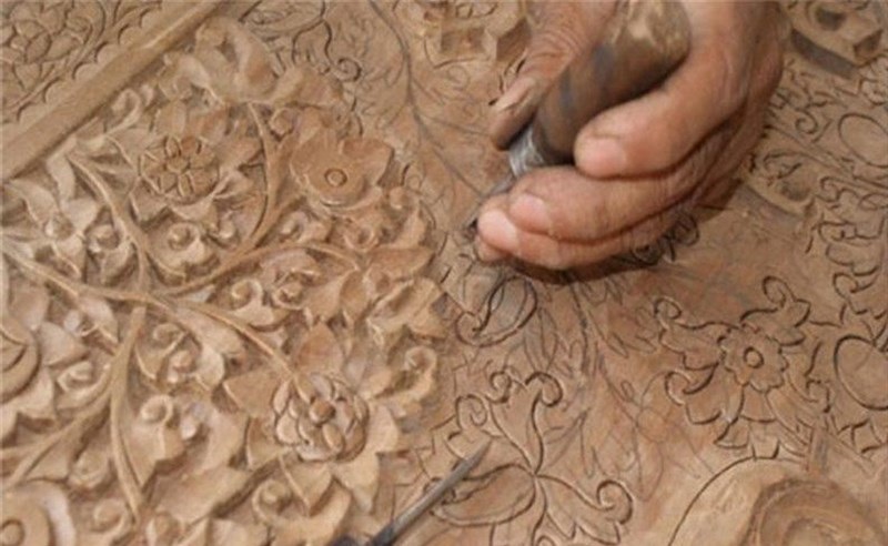 منتب کاری استاد بر چوب