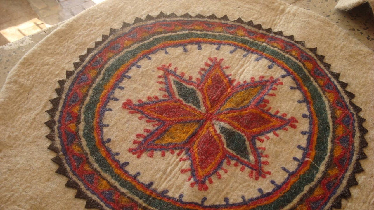 هنر نمدمالی در کهگیلویه و بویراحمد جانی دوباره می گیرد