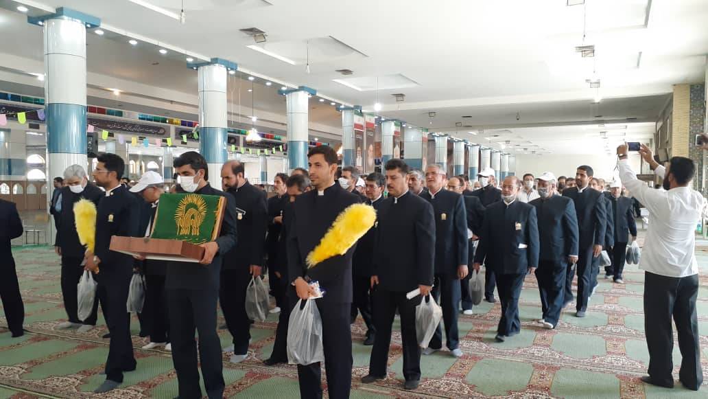 زیر سایه خورشید