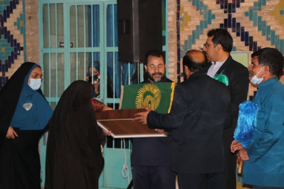 زیر سایه خورشید