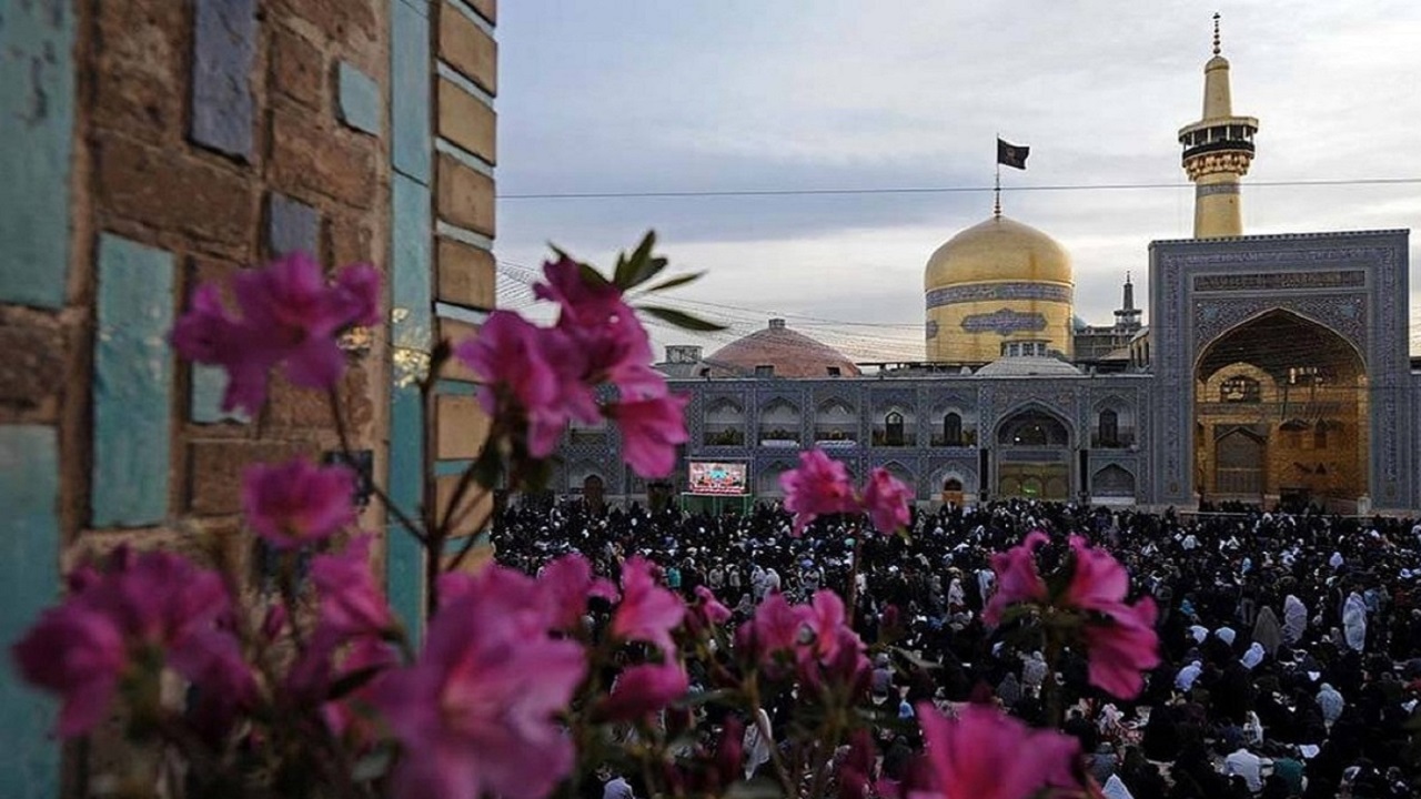 ای آستان قدس تو تنها پناه من؛ نقاره‌ها ز اوج مناره وزیده‌اند