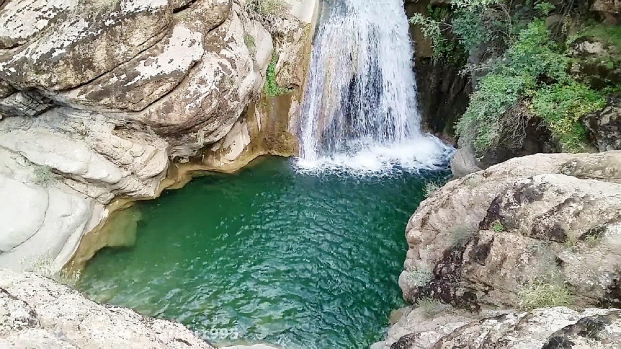 جلوه بهشتی آبشار کبوتر لو لرستان در قلب رشته کوه های زاگرس