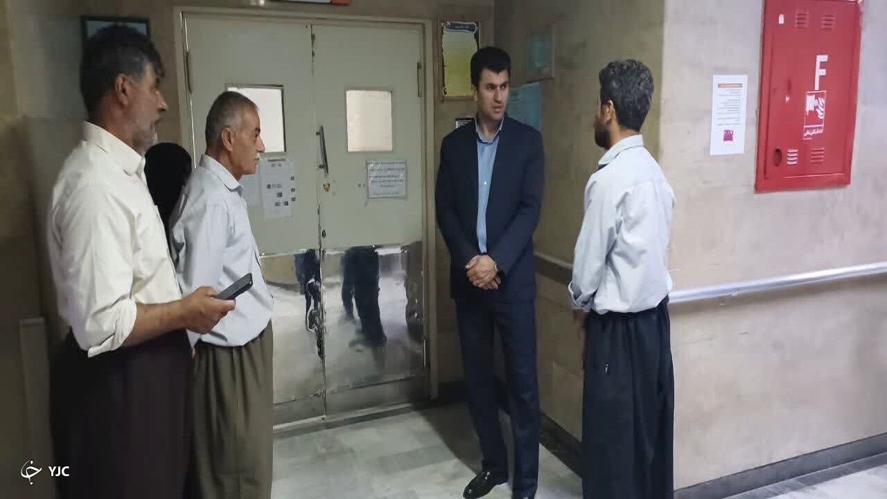 مدیر آموزش و پرورش از دانش آموزان مصدوم مهابادی عیادت کرد