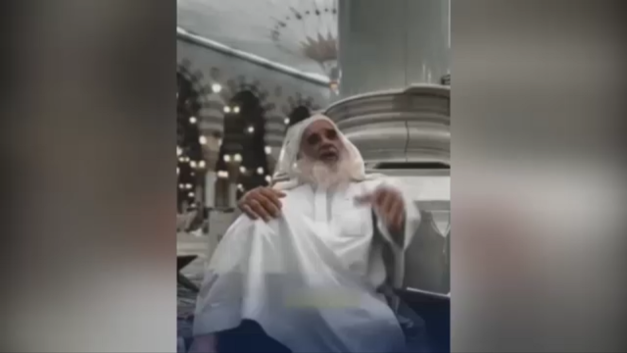 تسلط پیرمرد عربستانی به چند زبان + فیلم