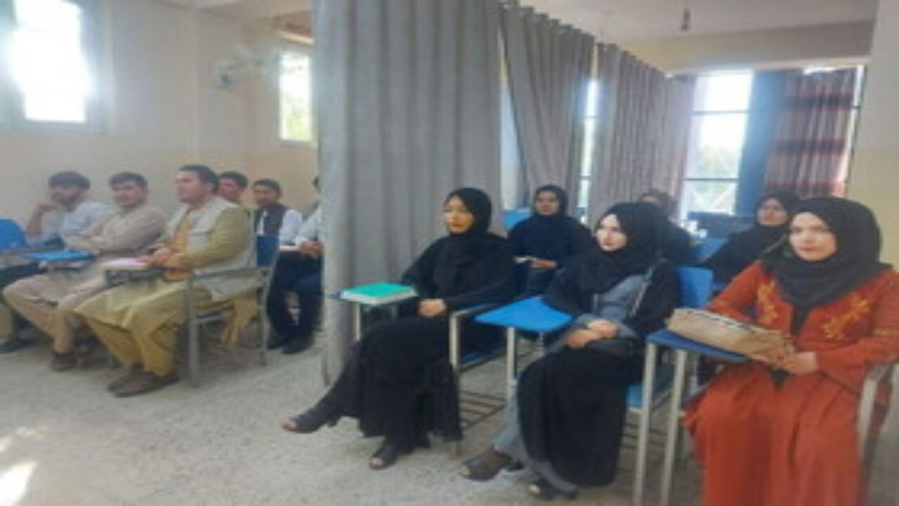 داشتن ریش و لنگی برای استادان دانشگاه ارزگان حتمی است