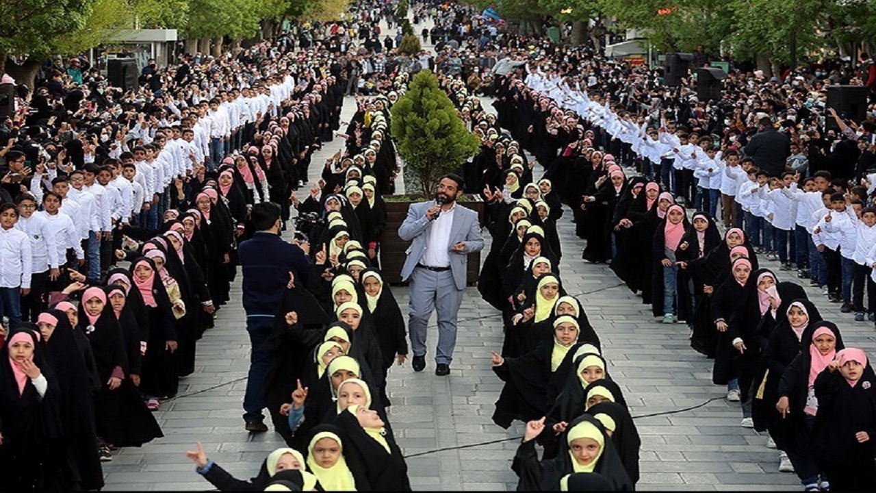 همدان نماینده کشور در اجرای اختتامیه سرود سلام فرمانده