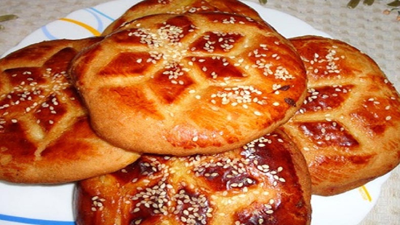 شیرمال نماد سوغات خوراکی سمنان + فیلم