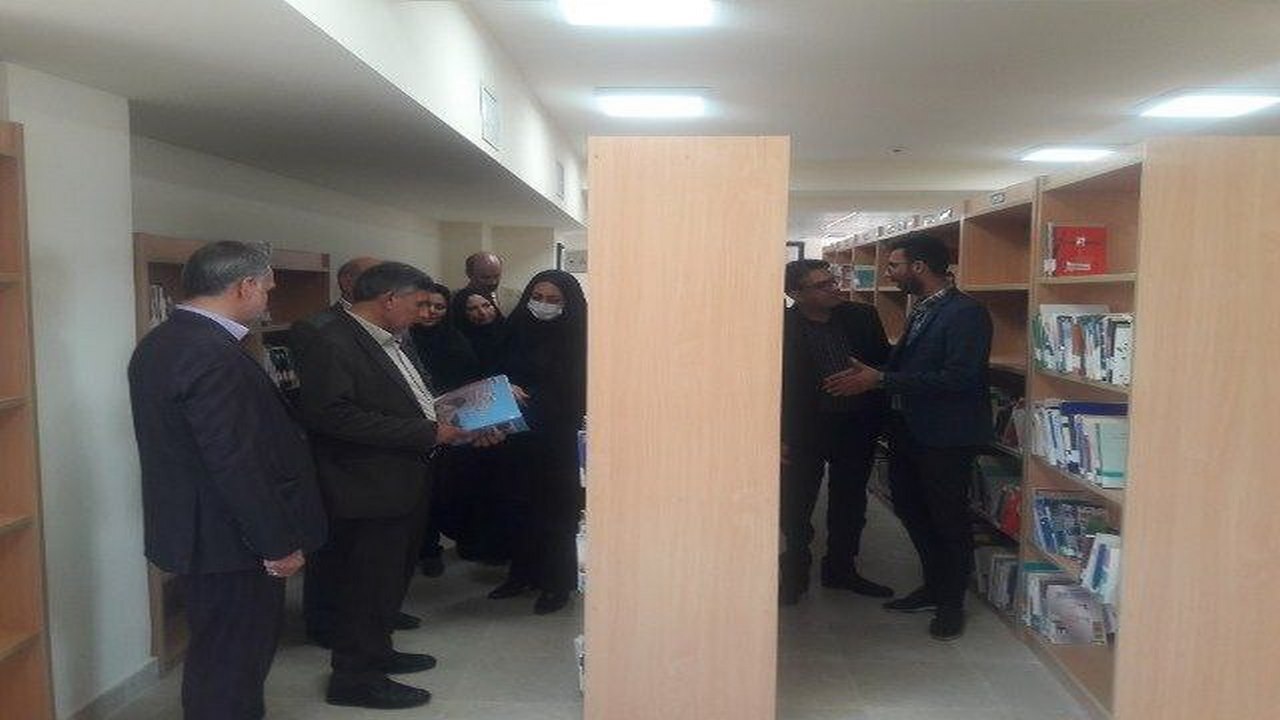 بازدید از کتابخانه سردار شهید حاج قاسم سلیمانی شهر ایلام