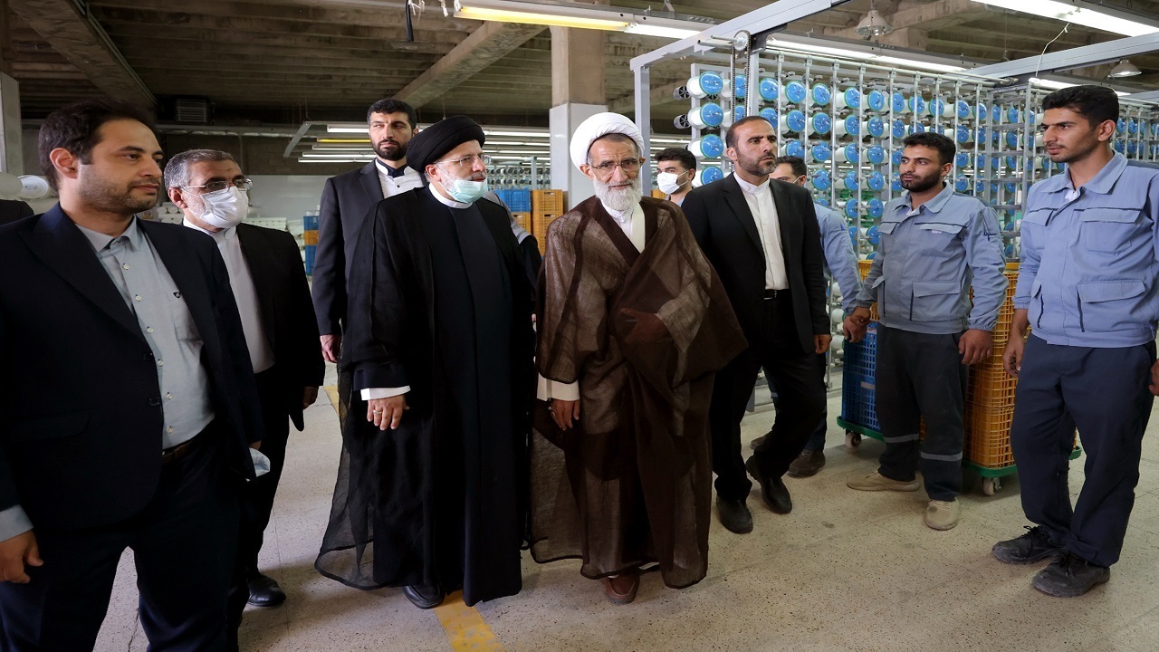 تعهد بنیاد مستضعفان بر افزایش ظزفیت تولید کارخانه حجاب شهرکرد