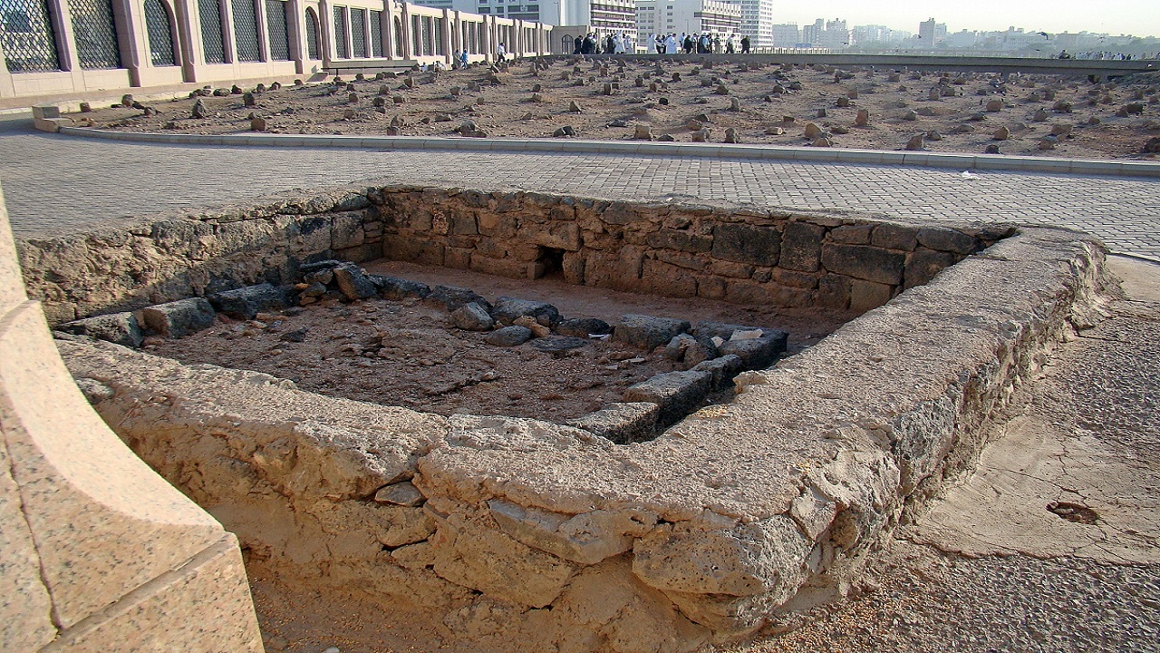نگاهی به مزار حضرت ام البنین (س) در قبرستان بقیع + فیلم