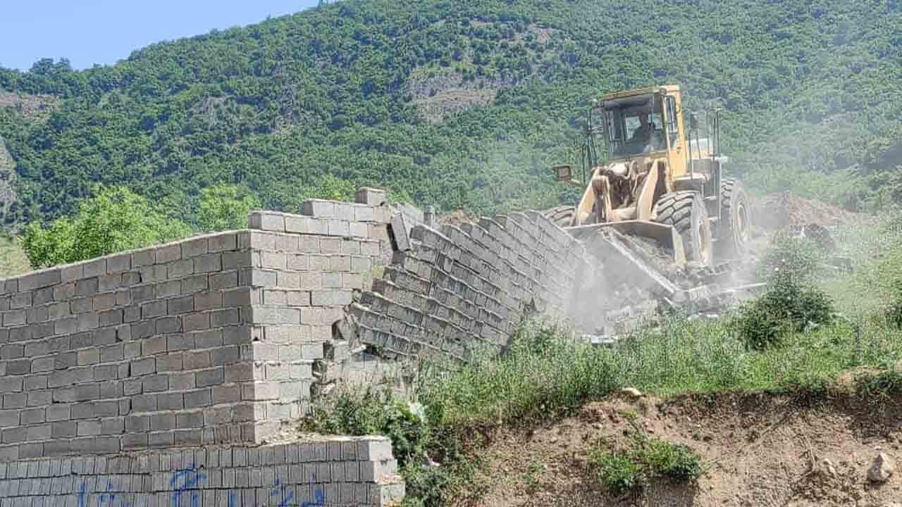 فرو ریختن دیوارکشی های غیرمجاز در آمل