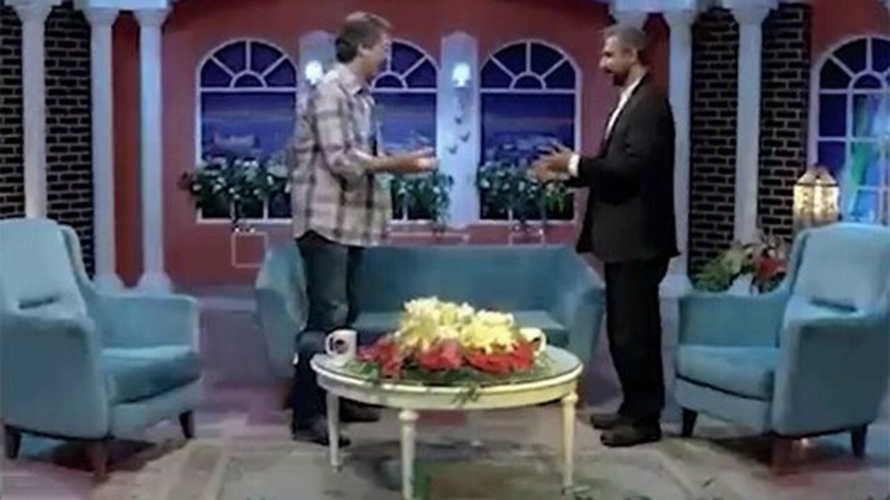 اجرای حرکات دفاع شخصی روی مجری در آنتن زنده + فیلم
